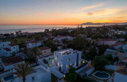 VACATION MARBELLA I Villa Marbesa White Pearl, Two Private Pools, 3min walk to the Beach, Fastest WiFi, Built in 2024 - Photo 16