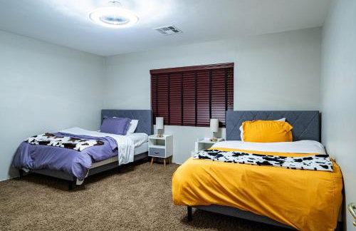 5BR 3BA Family friendly entire home w pool, spa, games, tvs, and more - Photo 16