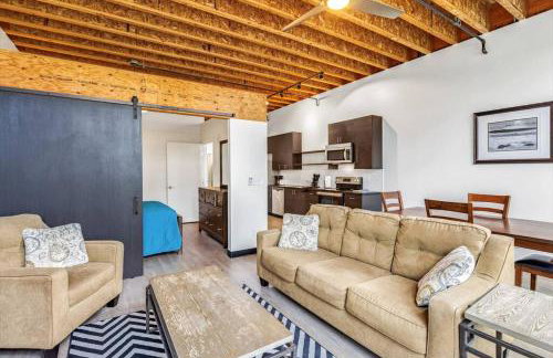 Brand New Condo Steps from Bremerton Ferry - Foto 36