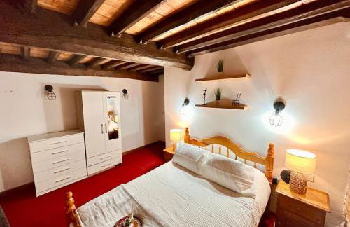 16th Century Farm House,6 Beds,5 BATHROOMS,SLEEPS 15,BBQ,HOT TUB,CINEMA ROOM WITH SURROUND SOUND,With Cymru Holidays - Foto 75