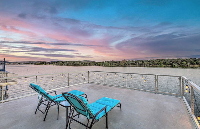 Triple L! Waterfront w/ Private Boat Dock! - Foto 1