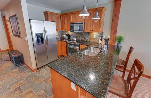 Large Studio Condo with Full Kitchen, Ski, Bike, Beautiful Balcony Views Hottub Fireplace - Foto 3