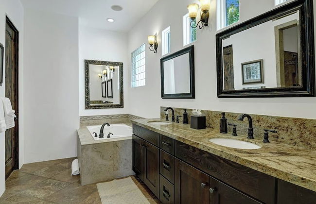 Movie Theater, Game Room, Pool, Hot Tub, & Views Villa Toscana by Avantstay - Foto 15