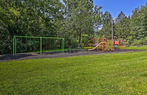 Deck and Gas Grill Modern East Stroudsburg Home! - Foto 27