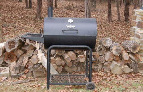 Lakefront Cabin Getaway with Firepit near Ozark National Forest in Scranton, Arkansas - Foto 10