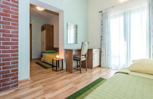 Awesome Home In Mirlovic Polje - Foto 40