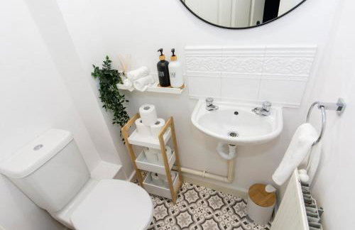 Workers Families Pet Friendly 7Bed 2Bath and WC Free Parking Garden 14PPL - Photo 36