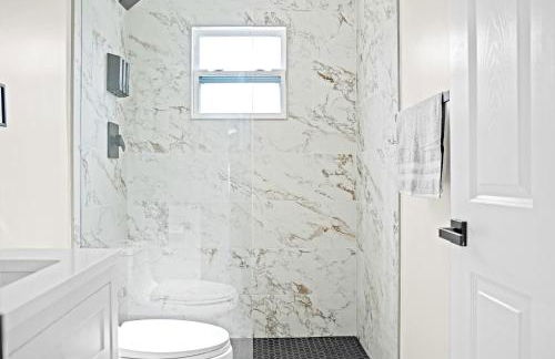 Recently Remodeled Mins from beach+Putting Green - Photo 40