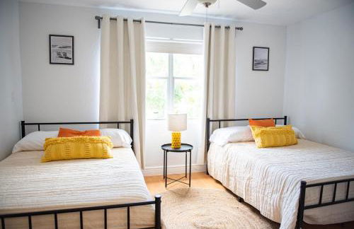 Lux 3 bedroom townhouse 1 block from the beach - Photo 74