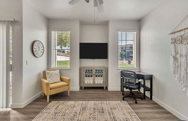 1st Fl King Beds Pool Garage - Near AFB - Foto 5