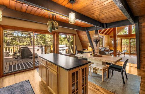 Timber A-Frame, Large Deck, Hot Tub, Fireplace - Foto 45