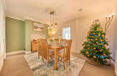 Cosy 2BR Cottage Steps to Town & Peak District - Photo 4