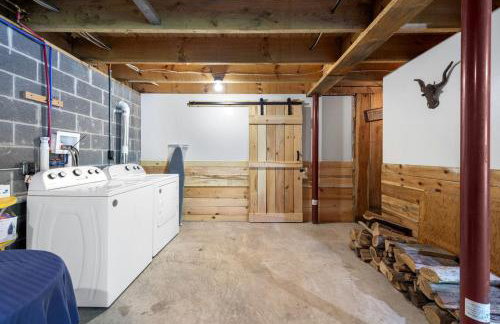 Beautiful Rustic Cabin Surrounded by Nature with Incredible Views and a Wrap-Around Deck for an Amazing Glamping Experience in Marshall, NC - Foto 30