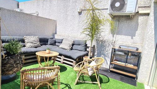 AppartCosy Emplacement Idéal avec Terrasse & Parking Privé - Photo 2, Garden