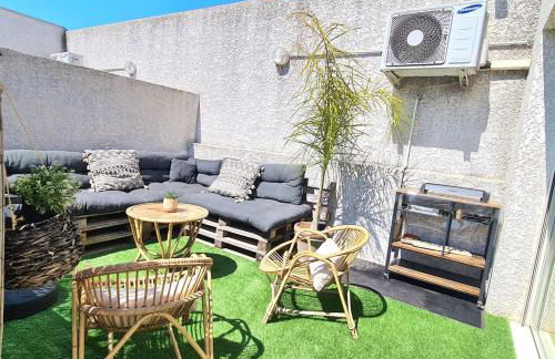 AppartCosy Emplacement Idéal avec Terrasse & Parking Privé - Foto 2