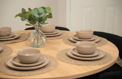 Uptown LUXE Retreat with Parking & Walk to City Center - Foto 13