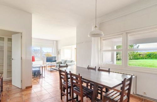 Casa con Jardín Enorme y Vistas Espectaculares Cerca de Pechon - Foto 7