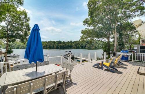 Plymouth Getaway with Private Lake Beach and Kayaks! - Foto 25
