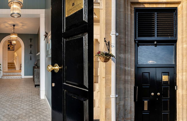 Cathedral View in Exeter - Photo 6