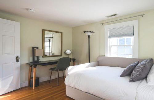 Stay at Beverly Shops - Photo 16