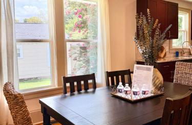 Charming Downtown Family Home with Fenced Yard - Foto 59