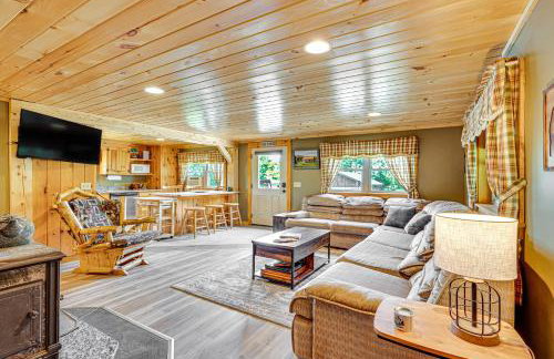 Rustic Cabin in West Danville with Deck and Fire Pit! - Foto 4