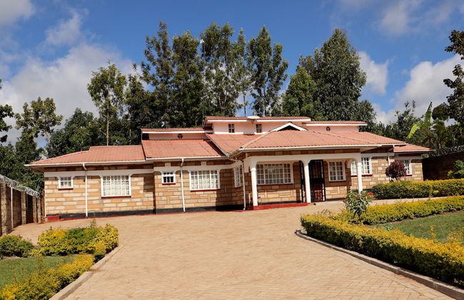 The Meru Manor is a Great Home set in Meru Town - Foto 1
