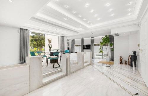 Luxury Villa with Pool, BBQ & Garden in Vouliagmeni - Foto 14