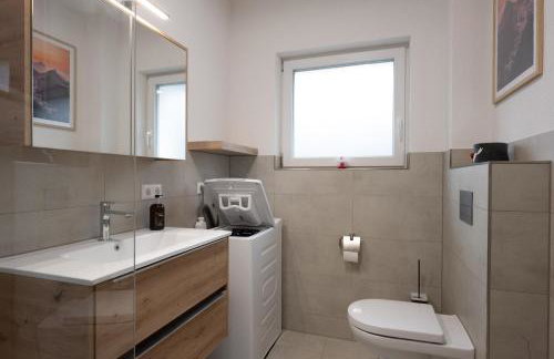 Corner 28 - Photo 29