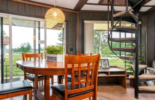 Stunning Cabin Getaway Perfect for Large Groups Situated in Boyne Falls, Michigan - Photo 31