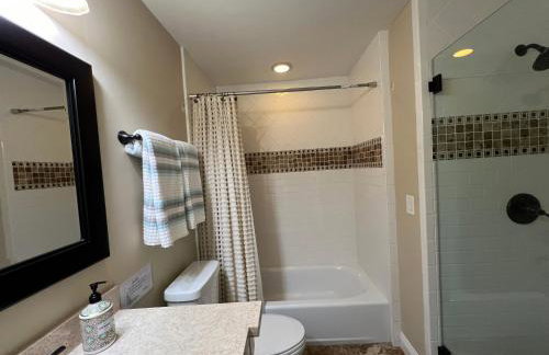 Highly Upgraded, 5 Bed, 4.5 ba, New Pool W/jacuzzi, 1/2 Mile Walk to Disney - Photo 33