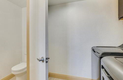 Near Shopping and Golf Family Retreat in Las Vegas! - Photo 22