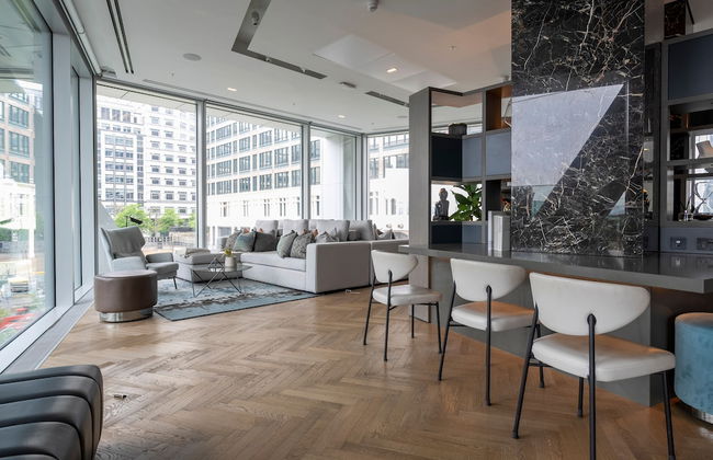 Deluxe Riverside Apartment With City Views - Foto 47