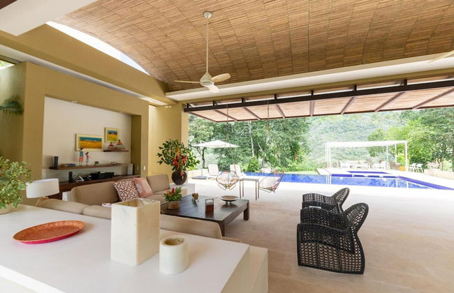 w Beautiful 4BR Villa at Mesa de Yeguas - Photo 7