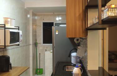 Apto Com Sacada e Ar Condicionado a 2 minutos da Praia - Foto 10