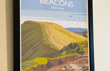 HOT TUB - Miners Cottage - edge of Brecon Beacons National Park - Heritage Town - Foto 6