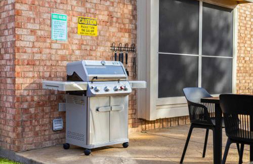 5-BD Vacation Retreat w Pool & Ping Pong - Foto 36