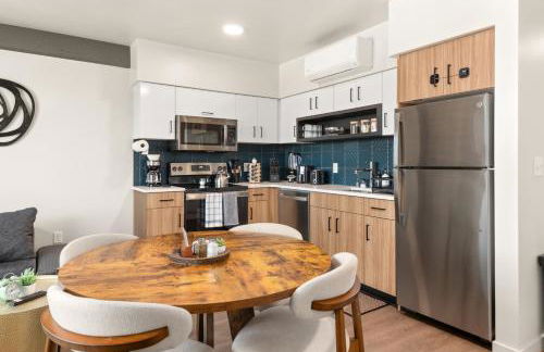 2BR Apartment in DT with Parking - Foto 15