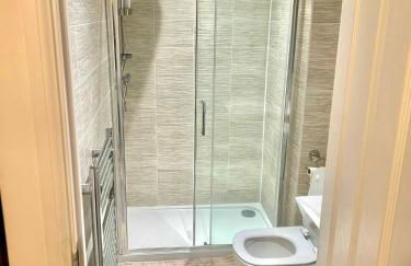 The Grand 4-Bed Ebbsfleet Home - Big Garden & Parking Space, Near Bluewater - Foto 13