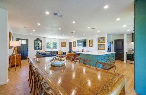 BBQ Ready and Fire Pit Chic Johnson City Home - Foto 11