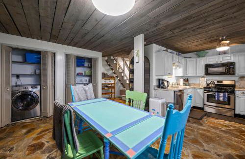 A-Frame with VIEWS - Walk to Downtown and Park - Pets OK - Foto 23