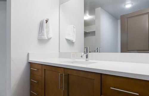 Landing Beautiful 1BD Pool Gym - Foto 38