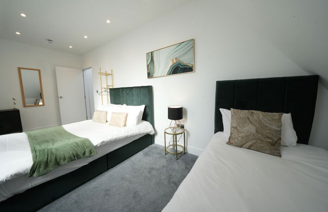 Heathrow Charge and Go - Photo 3