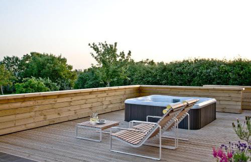 Cheddar Pink, Strawberryfield Park, Cheddar - Photo 21