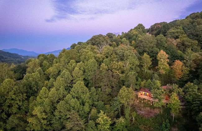 Stunning 2BR Cabin with Mountain Views - Foto 33