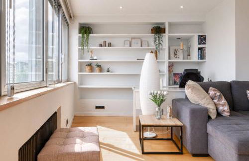 Buena ubicación y plaza de garaje - Foto 1