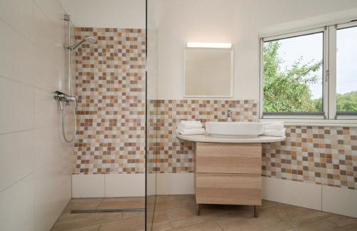 Kugelhaus Kia - Modernes Kugelhaus mit klarer Linie und Naturbezug am Tollensesee - Foto 11