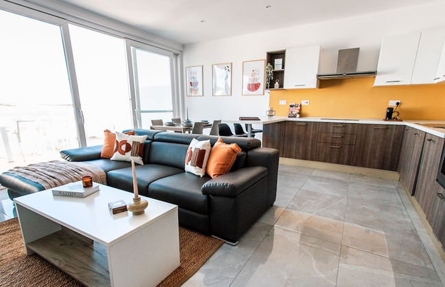 Seafront Penthouse With Unobstructed Sea Views - Photo 25