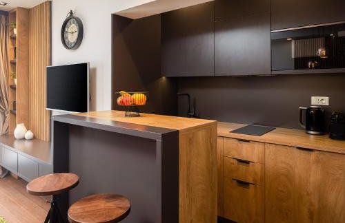 V Luxury Apartment - Photo 16