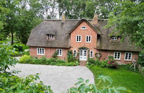 Dachgeschosswohnung Warft Simmerdeis in Reetdachhaus mit parkähnlichem Garten - Foto 3